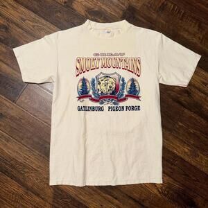 90s single stitch corduroy Gatlinburg bear graphic tee!